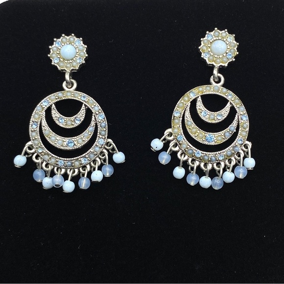 Silvertone Blue Beads With Square Pendant Necklace & Dangle Earrings Set - Picture 7 of 13